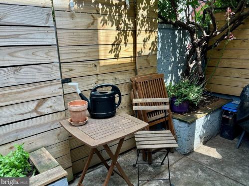 2423 Iseminger St, Philadelphia PA  19148-3517 exterior