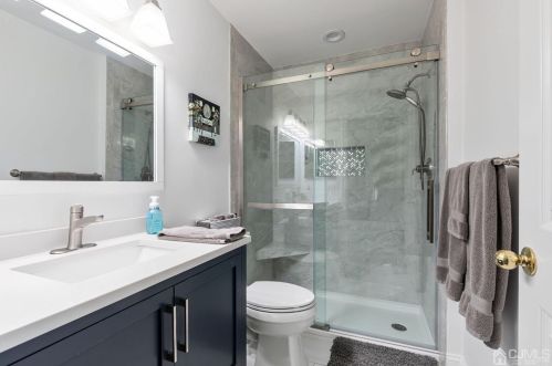 1532 Waterford Dr, Edison NJ  08817-1919 exterior