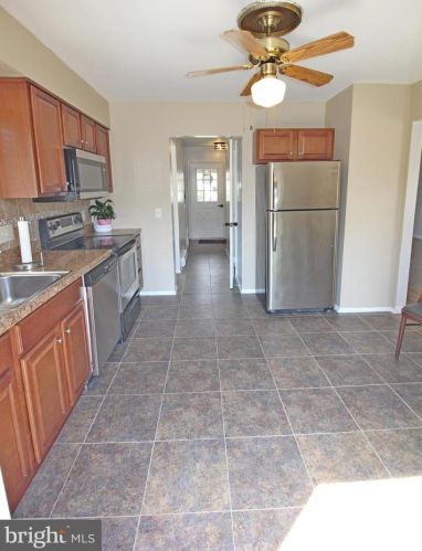 2845 Pebblebrook Dr, Lancaster PA 17601-3329 exterior