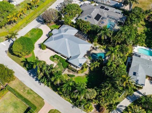300 Hawser Ln, Naples FL 34102-5030 exterior
