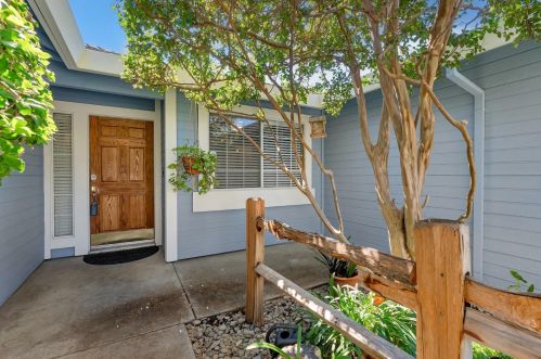 922 Springer Dr, Turlock CA 95382-0273 exterior