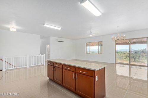 828 Cresta Loma Dr, Tucson AZ 85704-3706 exterior