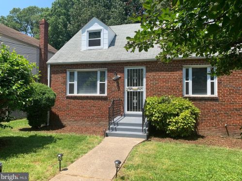 2844 30th St, Washington, DC 20018-1447