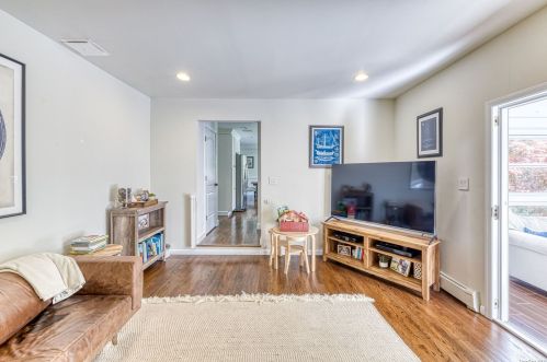 180 Cockonoe Ave, Babylon NY 11702-1904 exterior