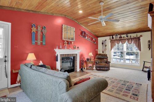 141 Pheasant Run Ln, Hanover PA 17331-9186 exterior