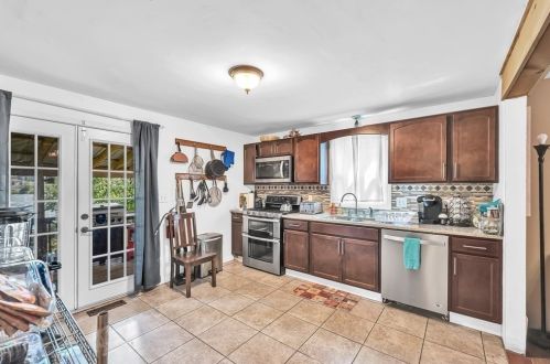 63 Glenmore St, Springfield MA 01129-1064 exterior