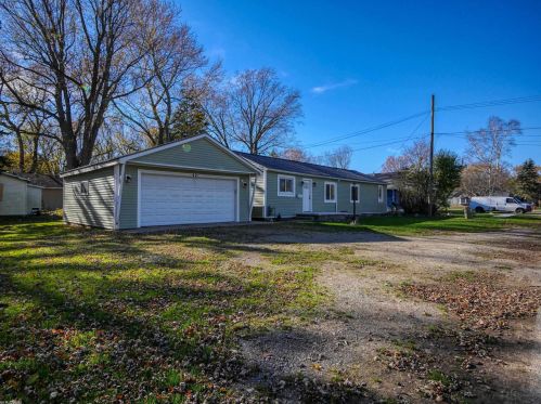 621 Columbia St, Algonac MI  48001-1505 exterior