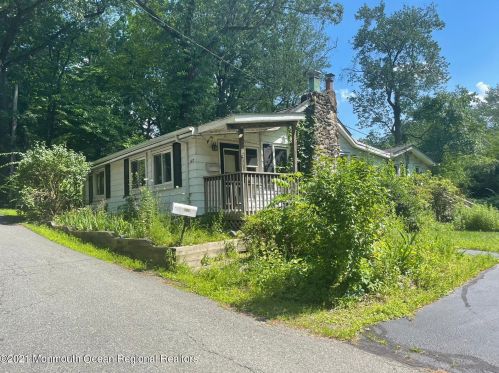 107 Highwood Rd, Parsippany, NJ 07834-3019