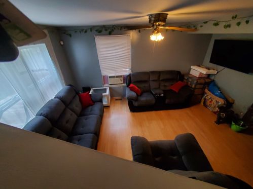 620 8th St, Waukegan, IL 60085-7425