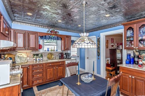 66 Ave, Valley Stream NY 11580-3230 exterior