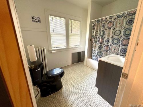 1636 Grand Traverse St, Flint MI 48503-1182 exterior