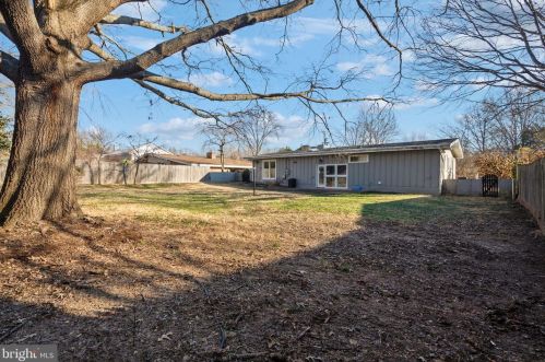 8708 Camden St, Alexandria VA 22308-2318 exterior