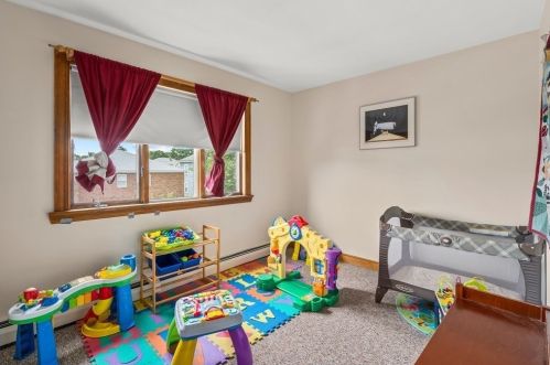 69 Silver Lake Ave, Newton MA 02458-1110 exterior