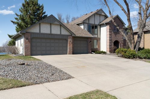 2307 Fld Stone Dr, Saint Paul MN 55120-1919 exterior