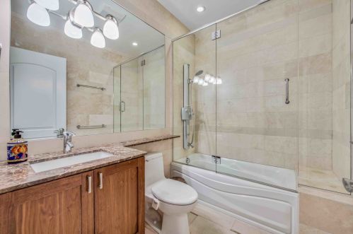 1346 Hoyne Ave, Chicago IL  60622-3019 exterior