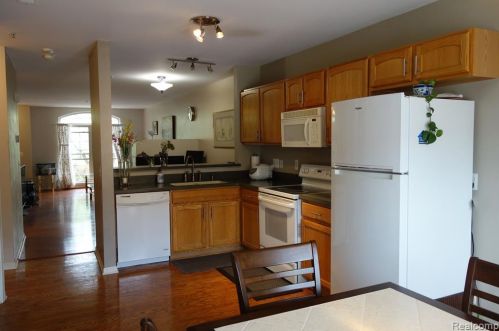 39467 Springwater Dr, Northville MI 48168-3962 exterior