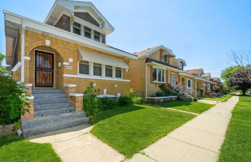 4243 Ottawa Ave, Chicago, IL 60706-1004