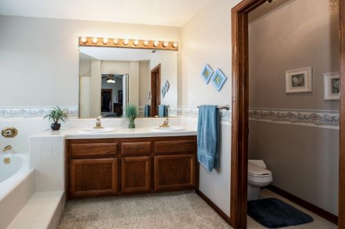 105 Goodell Rd, Folsom CA 95630-5221 exterior