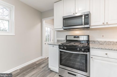 4613 Creek Shore Dr, Rockville MD 20852-2410 exterior