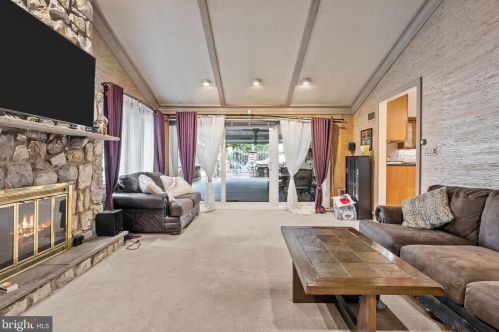 3883 Dempsey Ln, Huntingdon Valley PA  19006-1901 exterior