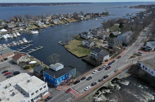 61 Tucker Ave, Providence RI  02905-3314 exterior