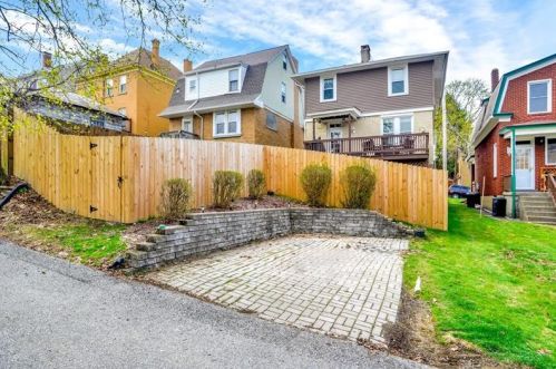 1670 Hillsdale Ave, Pittsburgh PA 15216-1870 exterior