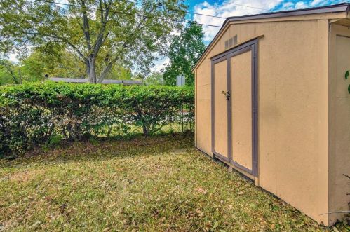 1301 Carolyn Ct, Humble TX 77338-8117 exterior