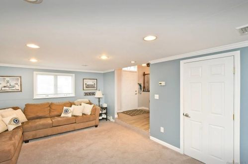 5 Larry Dr, Commack NY 11725-3326 exterior