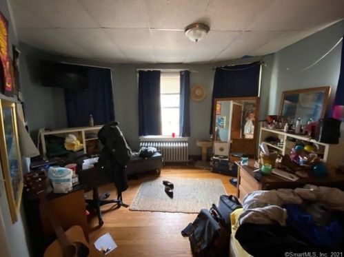 124 Stratford Rd, New Britain CT  06053-3238 exterior