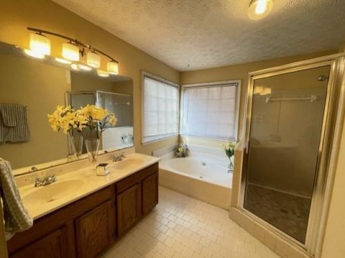 325 Enon Ct, Atlanta GA 30331-8412 exterior