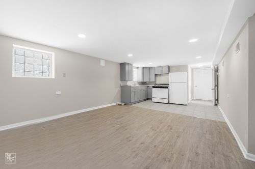 735 91st St, Chicago IL 60617-4409 exterior