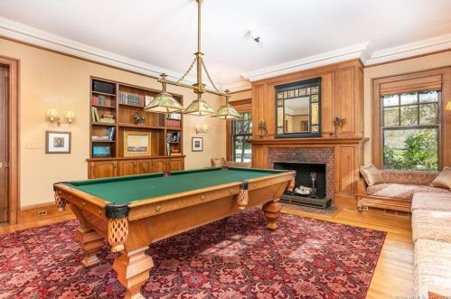 49 Mtn Spg Rd, Farmington CT 06032-1613 exterior