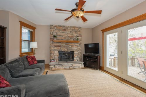 5210 Magnolia Ave, Chicago IL 60660-1405 exterior