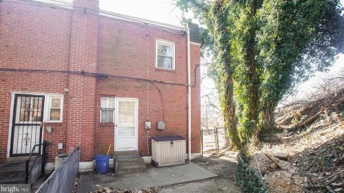 327 Fern St, Darby PA 19023-2614 exterior