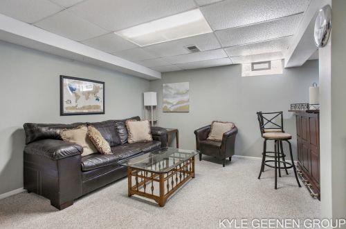 1114 Northlawn St, Grand Rapids MI 49505-3724 exterior