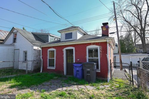 46 4 St, Pottstown PA 19464-5215 exterior