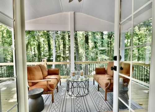 4152 Club Dr, Atlanta GA 30319-1116 exterior