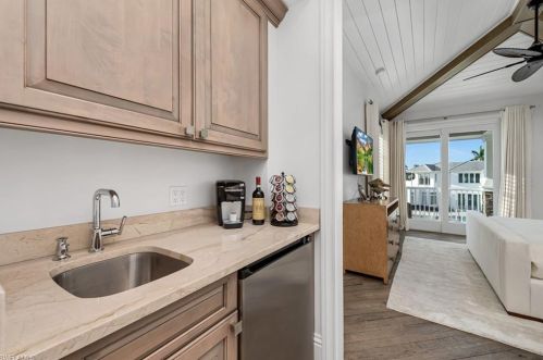 1325 Marlin Dr, Naples FL 34102-1530 exterior