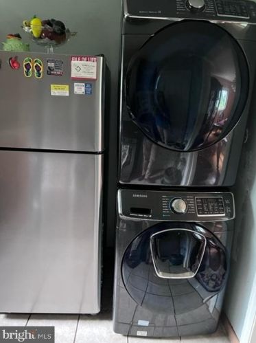 2824 James Dr, Alexandria VA 22303-1338 exterior