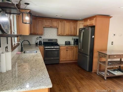 46 Ryan Ter, Exeter CT  06249-2134 exterior