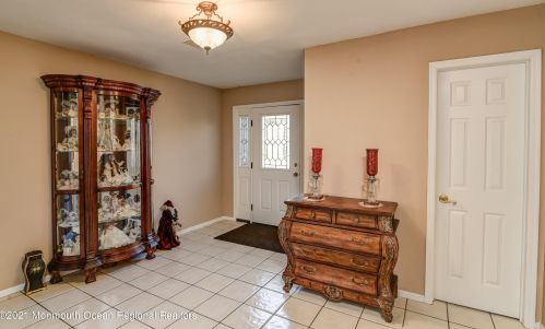 9 Mockingbird Rd, Edison NJ 08820-2752 exterior