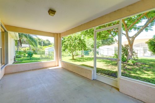 2098 Pruitt St, Fort Pierce FL 34953-5732 exterior