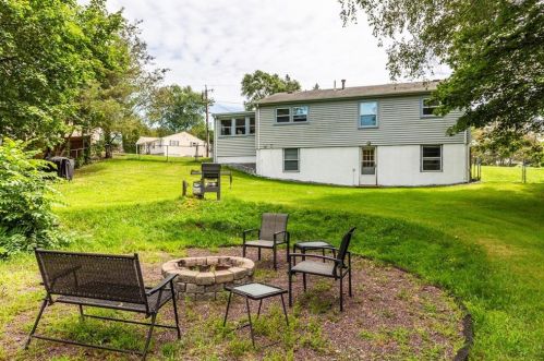 228 Grandview Ave, Woonsocket RI 02895-2752 exterior