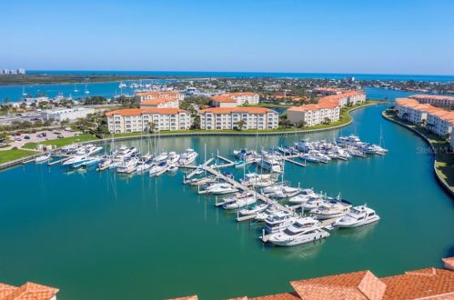 25 Harbour Isle Dr, Fort Pierce FL 34949-2749 exterior