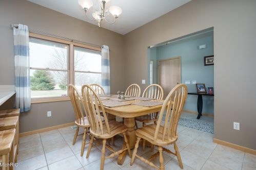 8242 E Ave, Kalamazoo MI 49048-9622 exterior