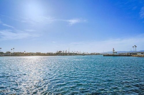 1641 Muirfield Dr, Oxnard CA  93036-7757 exterior