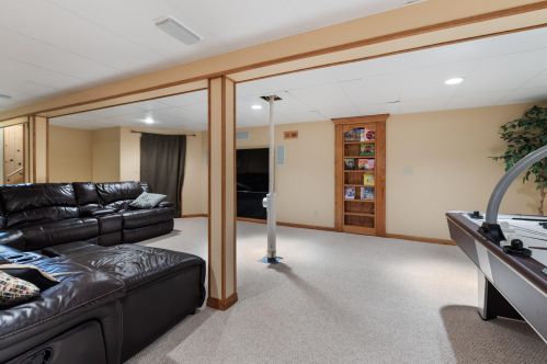 9295 Pearlette Ln, Milwaukee WI 53223-1631 exterior