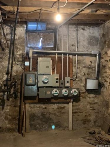 1243 Wheeler Ave, Bronx NY 10472-2391 exterior