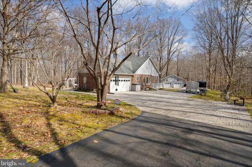 1631 Meadow Oaks Ln, Huntingtown, MD 20639-9101