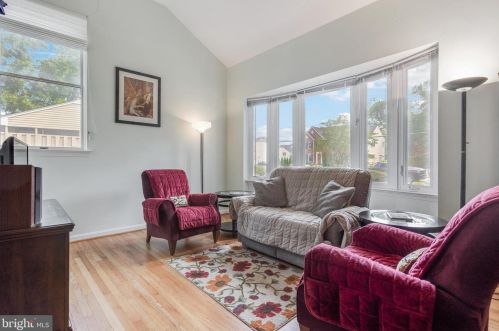 9208 Frst Hvn Dr, Alexandria VA 22309-3216 exterior